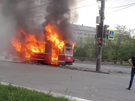 Трамвай загорелся на ходу в Санкт-Петербурге