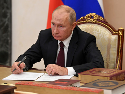 Кому перестанут платить пенсии: Путин подписал новый закон