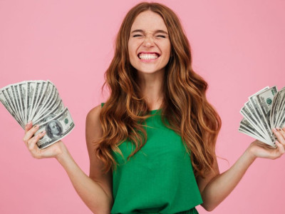 Учёные подсчитали: именно эта сумма делает людей счастливыми