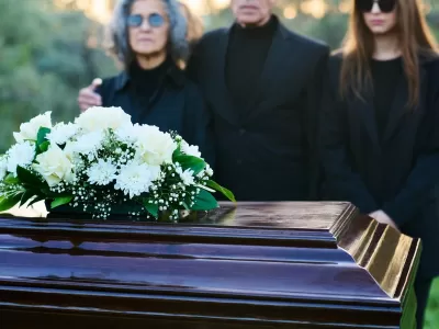 Мало кто знает о последствиях маленькой оплошности на похоронах