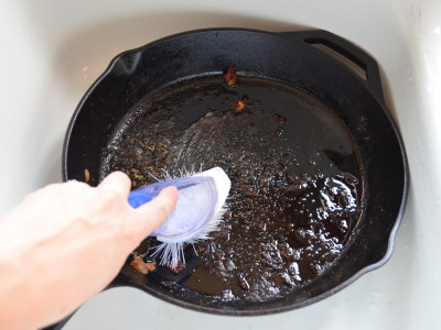 Как отчистить сковородку от нагара без химии