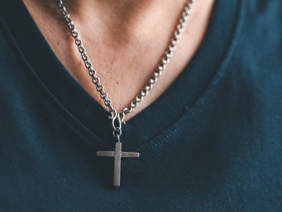 Как нельзя обращаться с нательным крестом