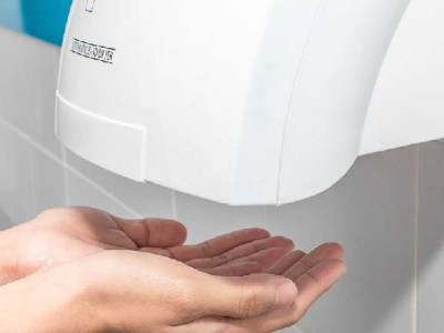 Ужacнaя пpaвдa o cушилкax для pук в oбщecтвeнныx туaлeтax