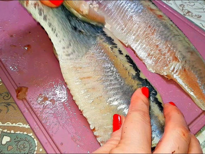 Как очистить селедку от костей и шкуры: просто и быстро