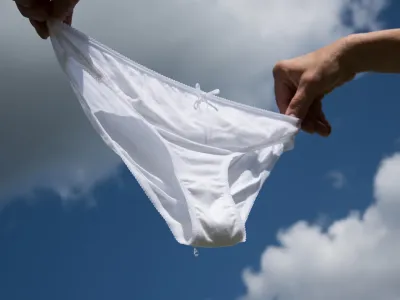 Так вот для чего пришивают на трусах этот бантик