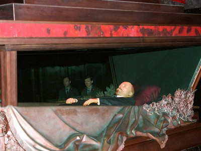 «Встань и иди». Зачем стреляли в тело мертвого Ленина