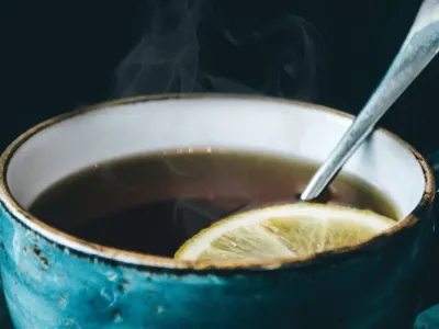 Почему ни в коем случае нельзя оставлять ложку в чашке