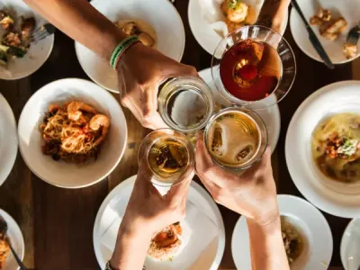 Низкий интеллект человека сразу выдает одна привычка за столом