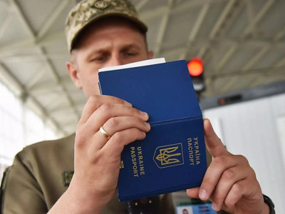 Все на фронт: в ЕС хотят отказать мужчинам с Украины