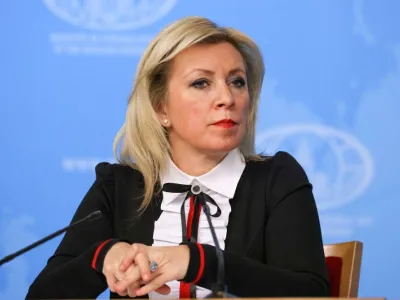 Захарова отреагировала на скандал с «женой посла»