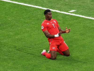 «Первоначальное решение было совершенно неверным». Экс-арбитр ФИФА — об удалении Эмболо