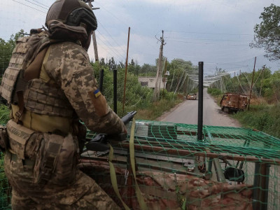Российские бойцы нашли прожившего без еды и воды почти год в норе солдата ВСУ