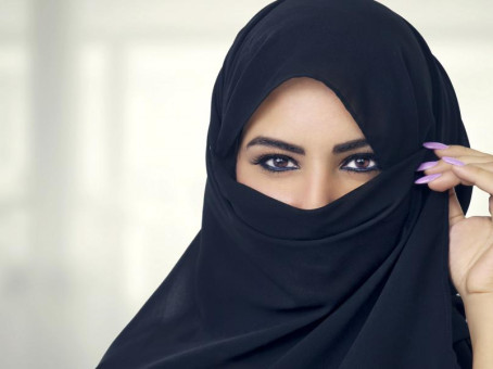 Вот как выглядят арабские жены дома без хиджаба