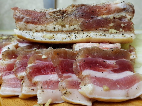 Ученые объяснили, почему сало — не вредный продукт