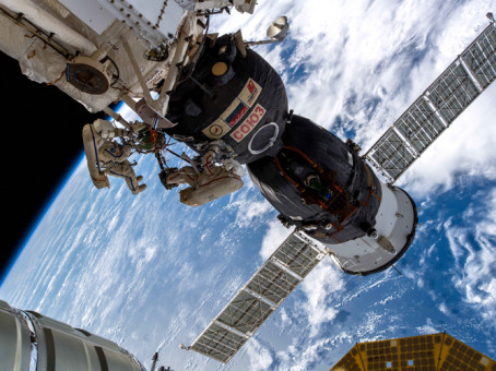 Пришельцы атакуют МКС: российский космонавт нашёл инопланетную жизнь