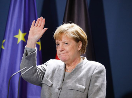 Меркель обратилась к  Путину из-за кризиса с мигрантами