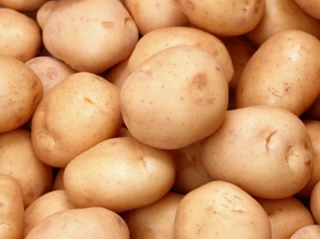 Натрите подмышки картошкой: лишь единицы знают, чем все обернется