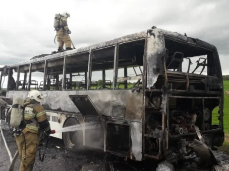 В России загорелся автобус с 22 пассажирами