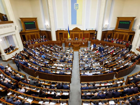 В Верховной Раде разгорелся скандал из-за продления военного положения