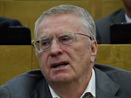 Что-то странное: сторож рассказал о мистике на могиле Жириновского