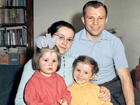 Почему вдова Гагарина 50 лет молчала о муже