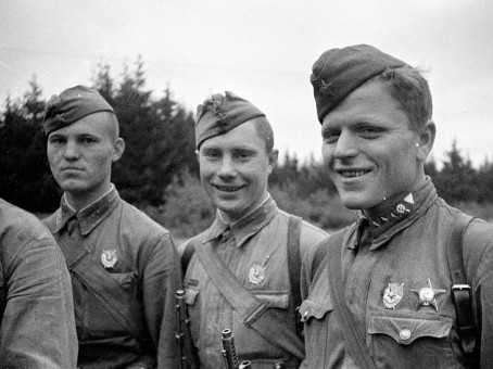 Для чего на голове носят пилотку