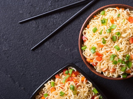 Из чего на самом деле делают лапшу быстрого приготовления