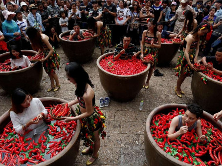 Врачи рассказали, что будет, если съесть самый острый перец в мире