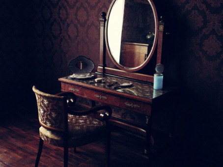 Что будет, если не закрыть зеркала, когда в доме умер человек