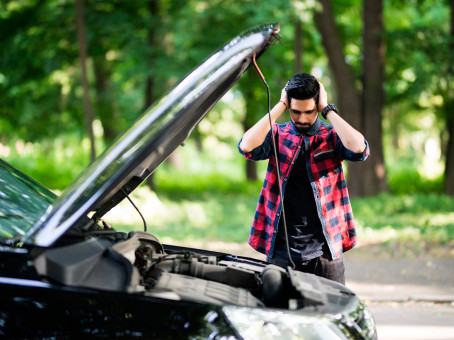 Почему на автомобиле нельзя ехать сразу после запуска мотора?