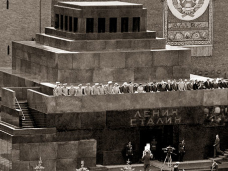 Что было особенного в мавзолее, когда там лежал Сталин