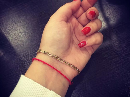 Что произойдет, если долго носить красную нитку на запястье