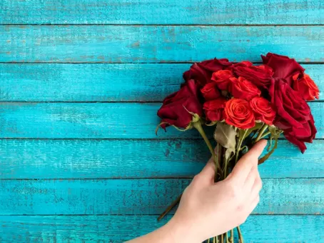 Почему нельзя дарить четное количество цветов