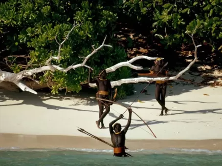 Жители этого острова убивают всех, кто пытается сойти на берег