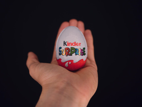 Мать вскрыла «Киндер сюрприз» и тут же вызвала полицию