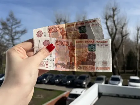 С 1 ноября банки начнут списывать по 10 тысяч — кого коснется