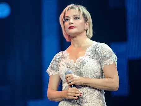 Стало известно, почему танцоры сбежали от Булановой