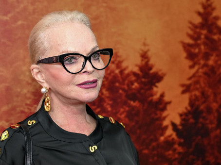 Суд привлёк дочь и внучку Долиной к делу по её квартире