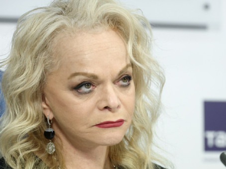 Представители Долиной вышли на связь с предложением по выселению певицы