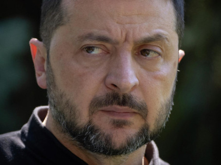 Зеленский сделал заявление об уходе с поста президента