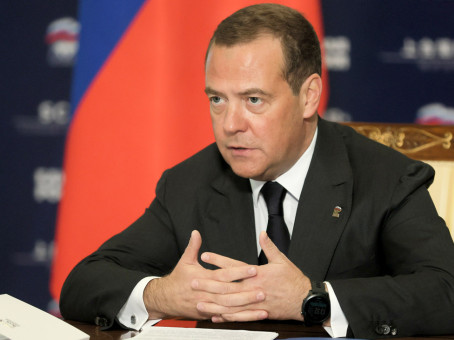 Медведев высказался о возможном присоединении Гренландии к РФ