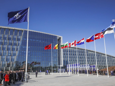 Франция захотела выйти из НАТО из-за США