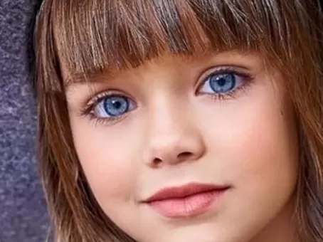 Все знают самую красивую девочку Настю Князеву, но мало кто видел ее брата