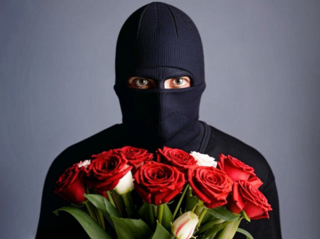 Мошенники придумали новые схемы обмана перед 8 Марта