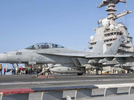 Российский дрон приблизился к авианосцу в Швеции