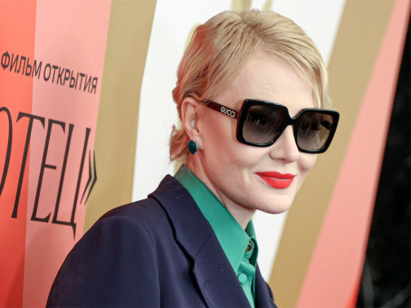 Стало известно, почему уехавшая Литвинова появилась в Москве