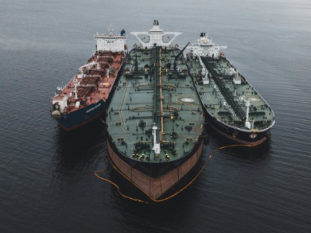 Ракеты лишили США и Британию трех танкеров