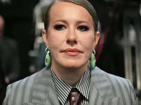 Собчак раскритиковали за образ на показе Dior