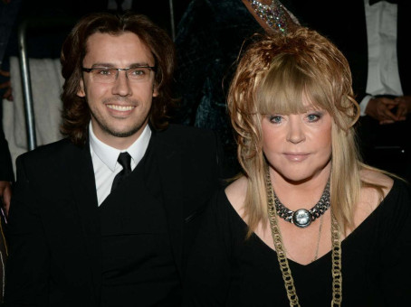 Изменяет Пугачевой? Что известно о жизни Галкина* вдали от жены