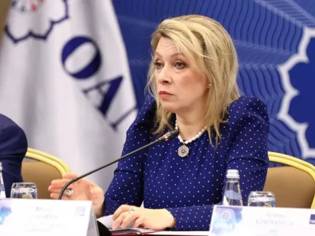 «Ты еще кто такая»: Захарова ответила на угрозы экс-премьеру Швеции